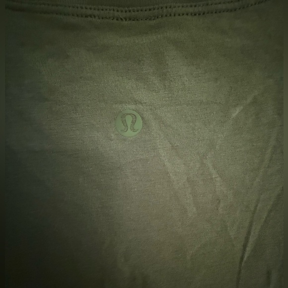 EUC Lululemon Women’s Brunswick Muscle Tank size 12 - Picture 3 of 3